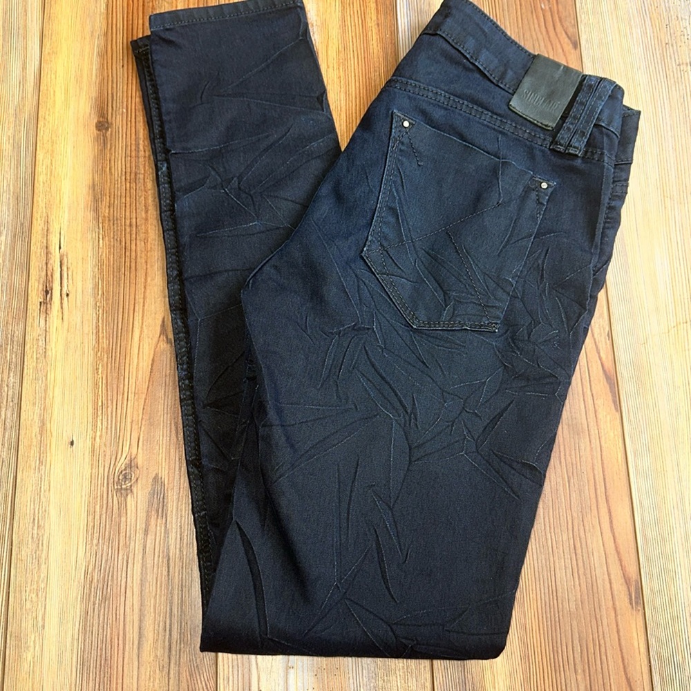 Sinclair size 6 dark navy lightweight jeans.